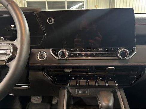 Used 2024 Chevrolet Colorado Z71 w/ Z71 Convenience Package 2 image 14