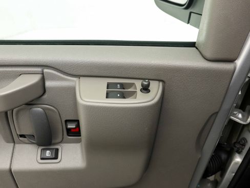 Used 2025 Chevrolet Express 3500 LT w/ LT Preferred Equipment Group image 22