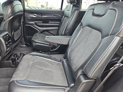 Used 2022 Jeep Grand Cherokee L Laredo image 14