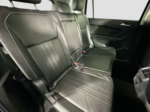 Certified 2022 Volkswagen Tiguan SE w/ Panoramic Sunroof Package image 25