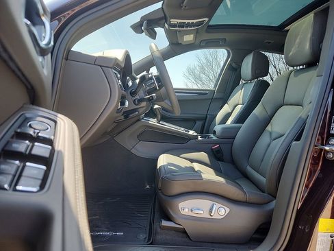 New 2026 Porsche Macan AWD/4WD image 5