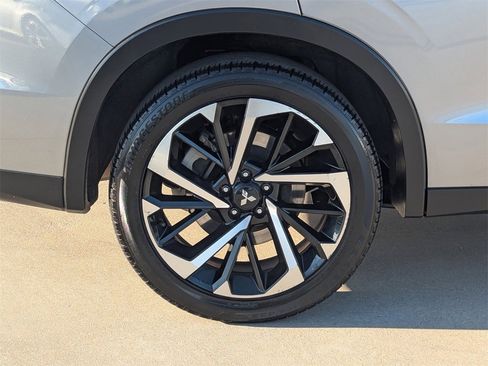 Used 2024 Mitsubishi Outlander AWD image 7