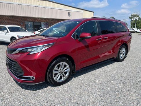 Used 2025 Toyota Sienna Limited AWD/4WD image 2