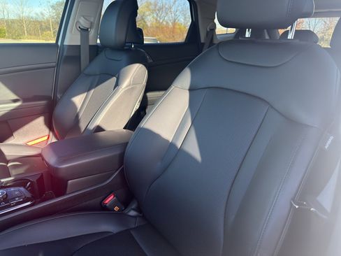 Used 2024 Kia Sportage SX image 12