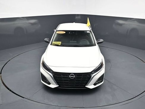 Used 2025 Nissan Altima 2.5 SV FWD image 33