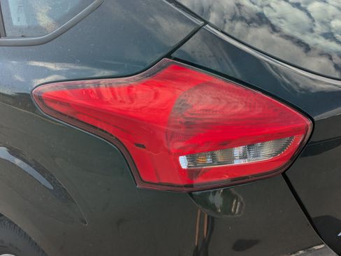 Used 2017 Ford Focus SE FWD image 13