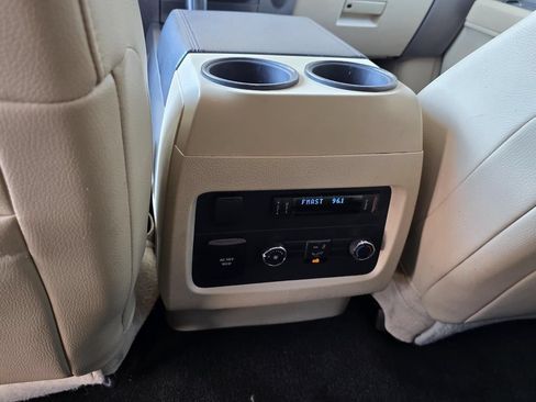 Used 2016 Ford Expedition XLT w/ Equipment Group 202A RWD image 10