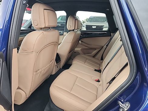 Used 2024 Porsche Macan AWD/4WD image 3