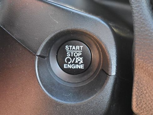 Used 2018 Jeep Compass Limited w/ Navigation Group image 33