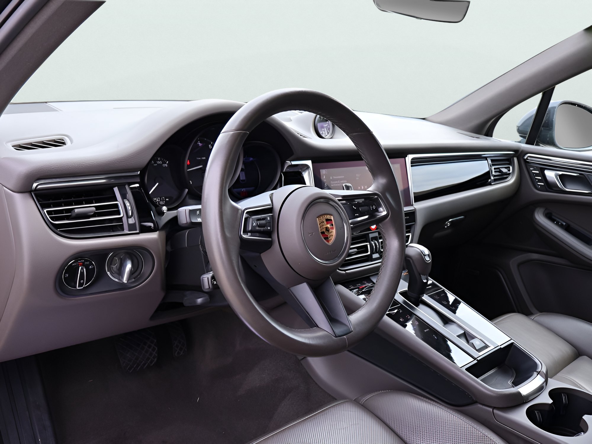 Certified 2024 Porsche Macan AWD/4WD image 4