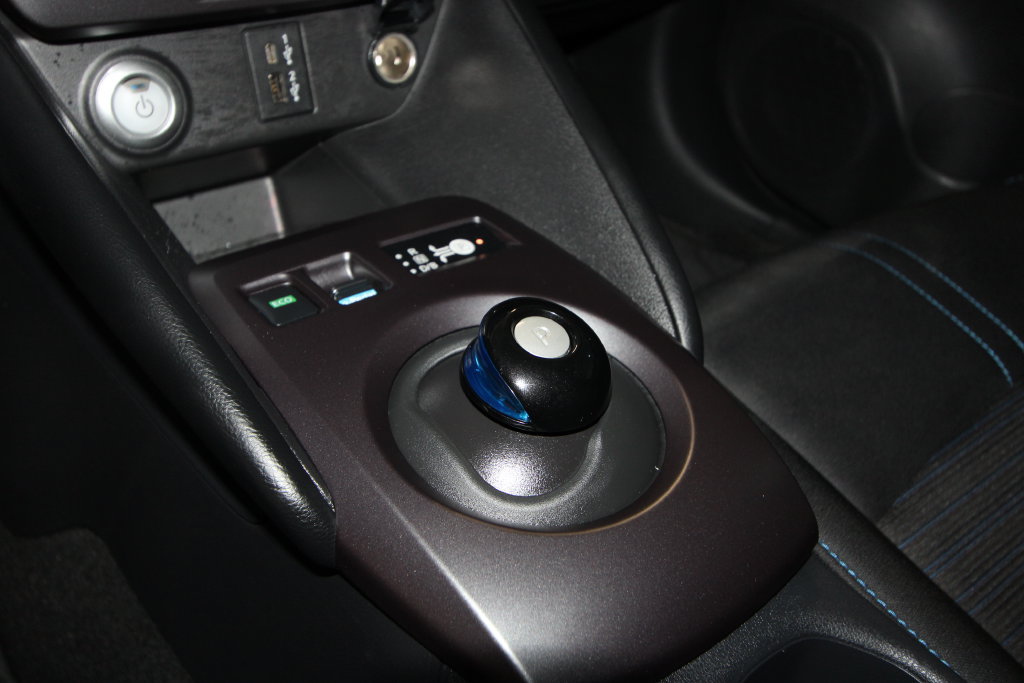 Used 2025 Nissan Leaf S FWD image 16