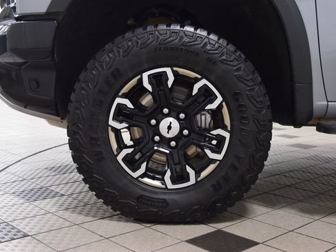 Used 2025 Chevrolet Silverado 1500 ZR2 w/ Technology Package AWD/4WD image 30
