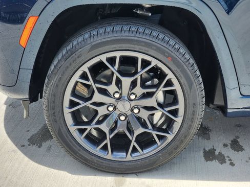 New 2026 Jeep Grand Cherokee L Summit w/ Obsidian Package AWD/4WD image 11