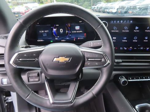Used 2025 Chevrolet Silverado EV LT AWD/4WD image 19