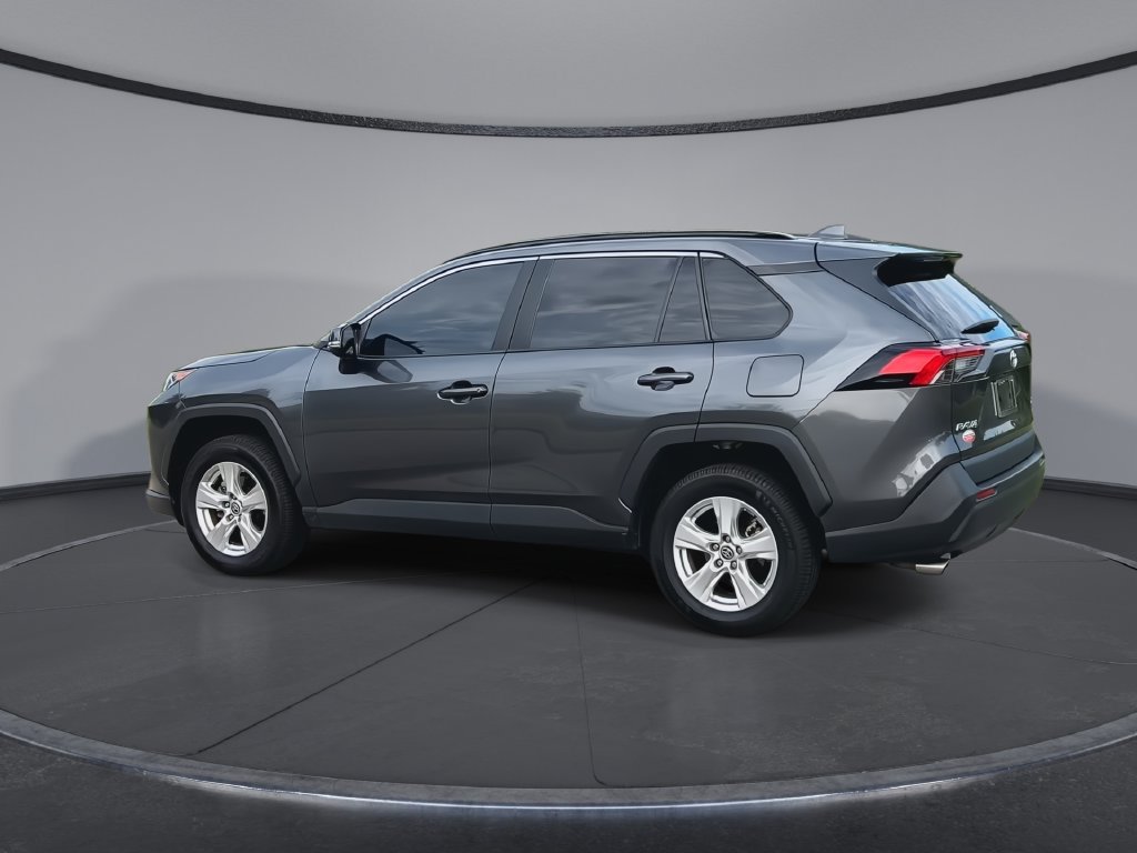 Used 2021 Toyota RAV4 XLE w/ Convenience Package FWD image 6