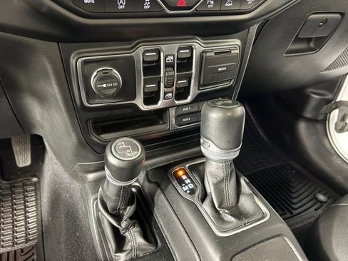 Used 2021 Jeep Wrangler Unlimited Sahara AWD/4WD image 31