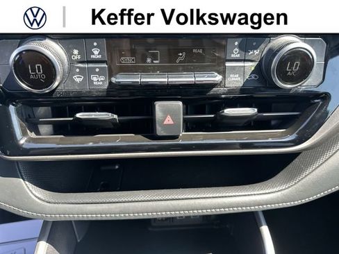 Used 2022 Toyota Highlander LE FWD image 21