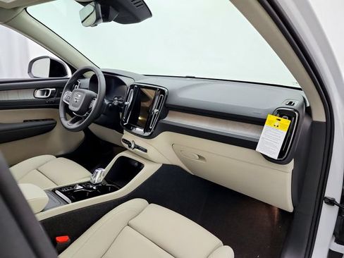 New 2026 Volvo XC40 B5 Ultra w/ Climate Package AWD/4WD image 17