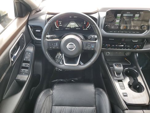 Certified 2021 Nissan Rogue Platinum image 17