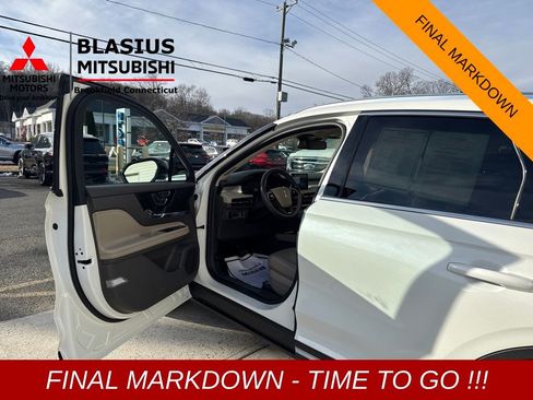 Used 2022 Lincoln Corsair AWD w/ Premium Package image 12