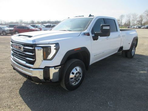 New 2026 GMC Sierra 3500 SLE w/ SLE Value Package AWD/4WD image 11