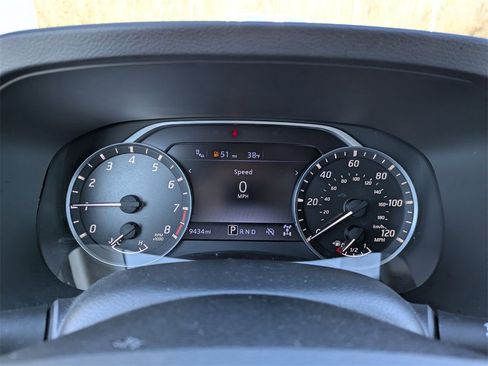 Used 2025 Nissan Frontier SV w/ SV Convenience Package image 11