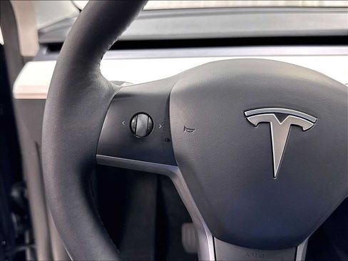 Used 2023 Tesla Model Y Long Range AWD/4WD image 21