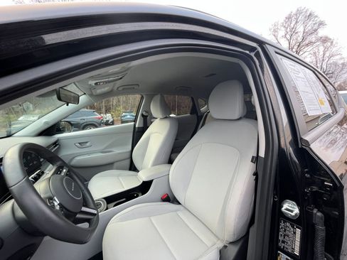 Used 2025 Hyundai Kona SEL image 32