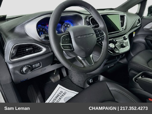 New 2027 Chrysler Pacifica Select FWD image 9