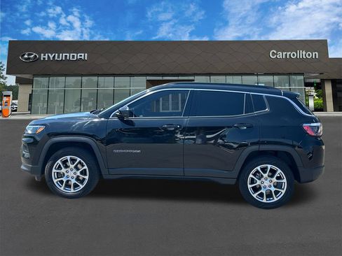 Used 2023 Jeep Compass Latitude AWD/4WD image 8