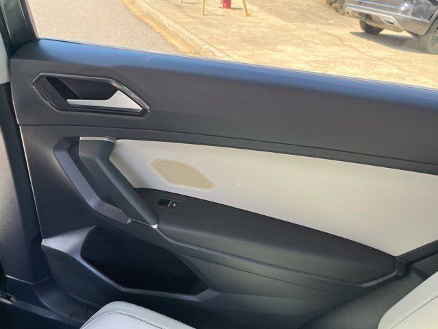Used 2018 Volkswagen Tiguan SEL Premium FWD image 16