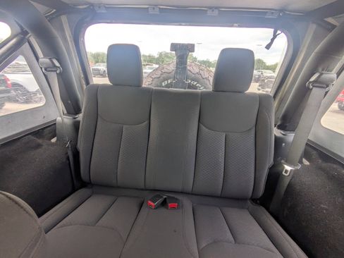 Used 2018 Jeep Wrangler Sport AWD/4WD image 14