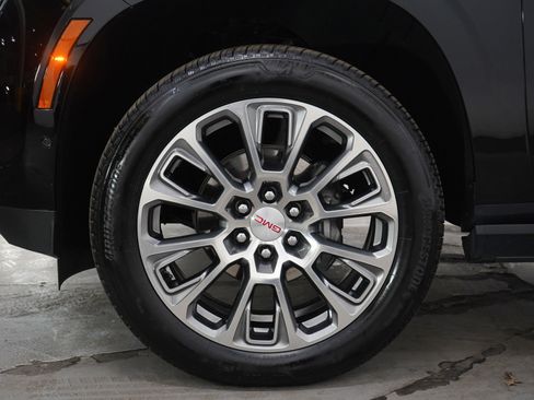 Used 2025 GMC Yukon Denali w/ Denali Reserve Package image 34