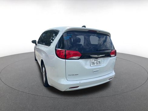 Used 2023 Chrysler Voyager LX FWD image 5
