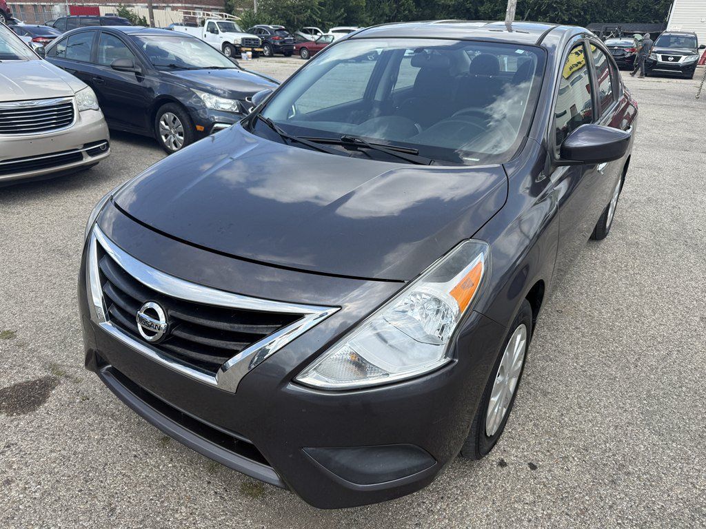 Used 2015 Nissan Versa SV FWD image 2