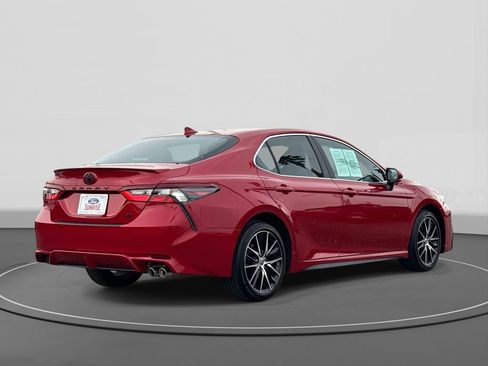 Used 2023 Toyota Camry SE image 5