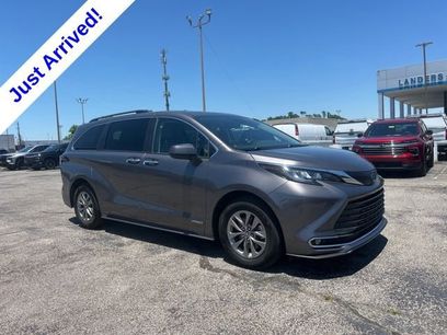 Used 2021 Toyota Sienna XLE