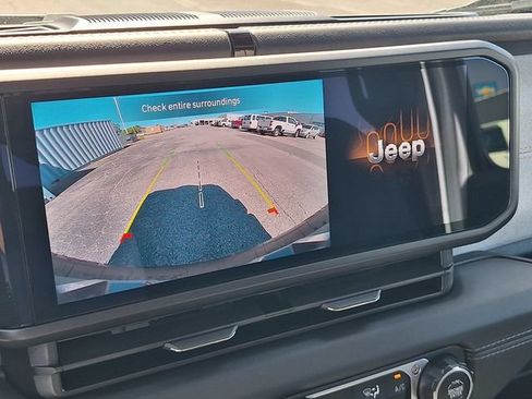 Used 2025 Jeep Wrangler Unlimited Sahara AWD/4WD image 22