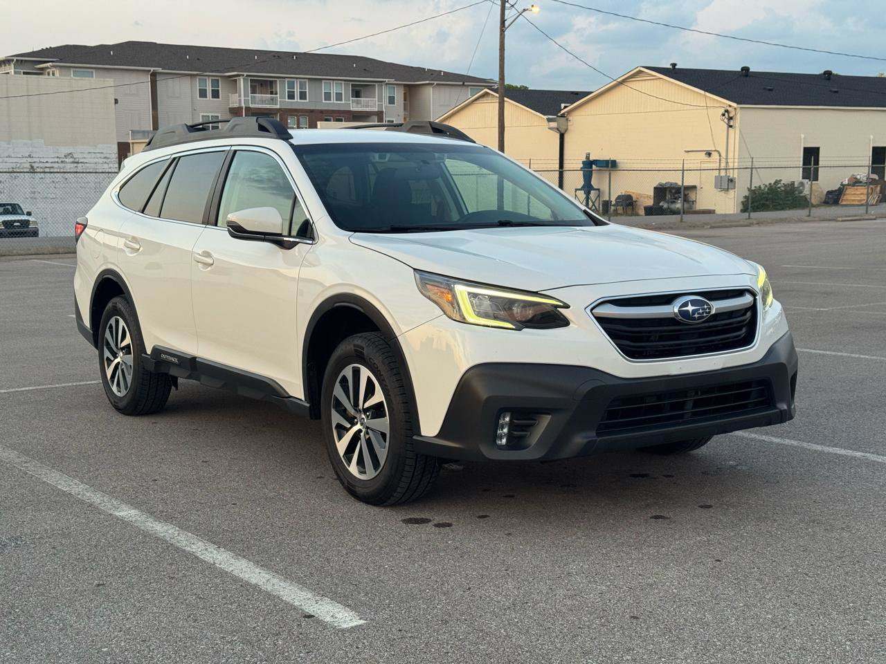 Used 2022 Subaru Outback Premium AWD/4WD image 2