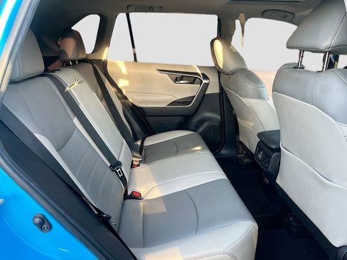 Used 2019 Toyota RAV4 XLE Premium FWD image 28