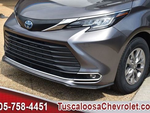 Used 2023 Toyota Sienna XLE FWD image 47