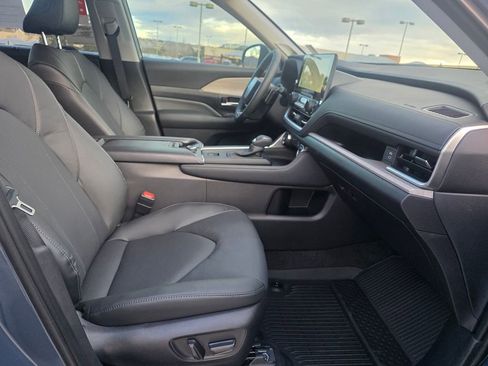 Used 2026 Toyota Grand Highlander Platinum image 27