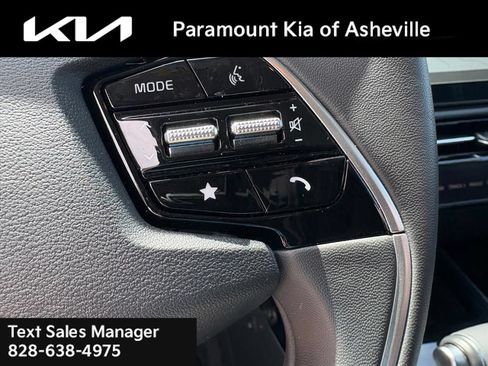 Certified 2025 Kia Niro EX FWD image 12