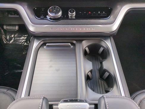 New 2025 Ford Expedition Platinum w/ Stealth Performance Package image 19