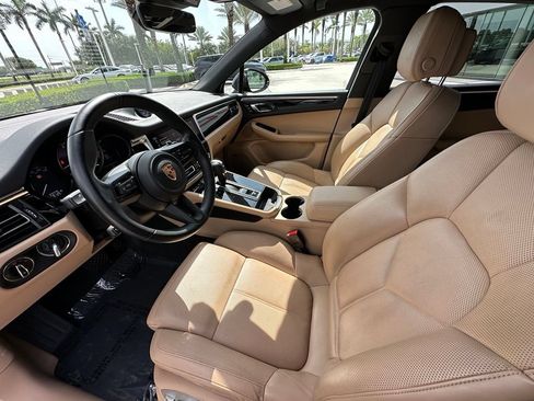 Certified 2024 Porsche Macan AWD/4WD image 4