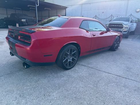 Used 2018 Dodge Challenger R/T Scat Pack w/ Leather Interior Group RWD image 4