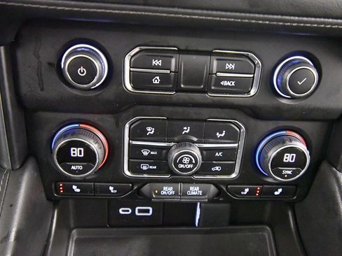 Used 2022 Chevrolet Suburban Z71 image 26