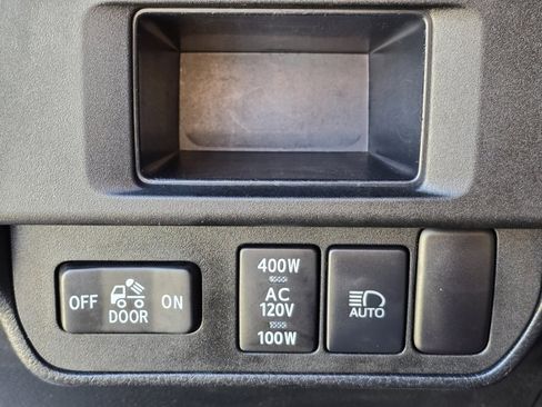 Used 2018 Toyota Tacoma TRD Sport w/ Technology Package AWD/4WD image 15
