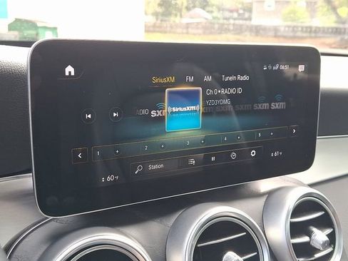 Used 2021 Mercedes-Benz GLC 300 4MATIC image 23