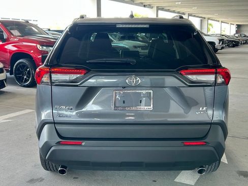 Used 2025 Toyota RAV4 LE AWD/4WD image 4